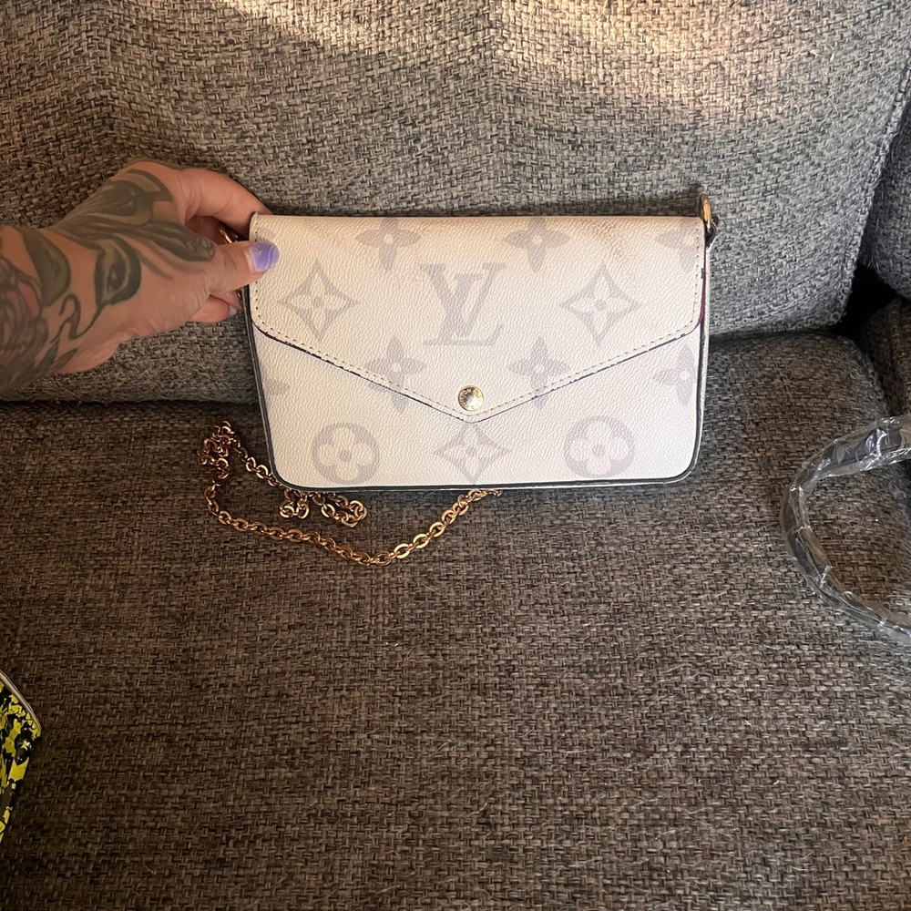 Louis Vuitton, small white shoulder bag with two wallets